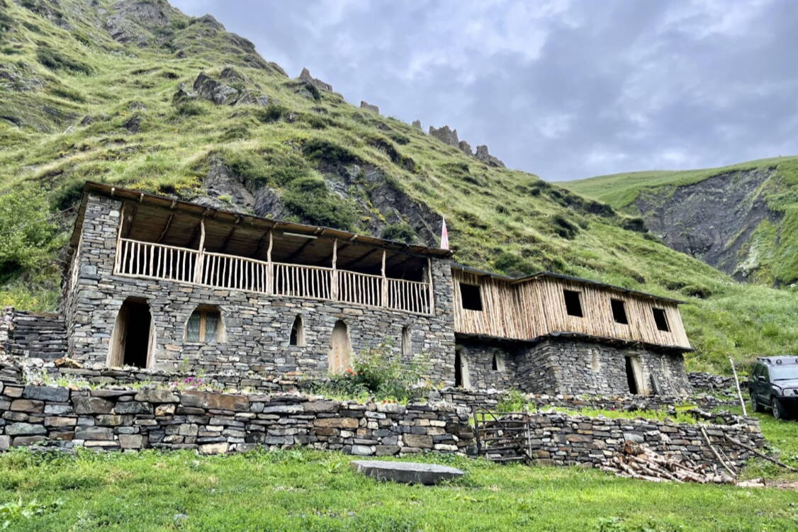 Zoom: Georgine - Trekking im wilden Kaukasus