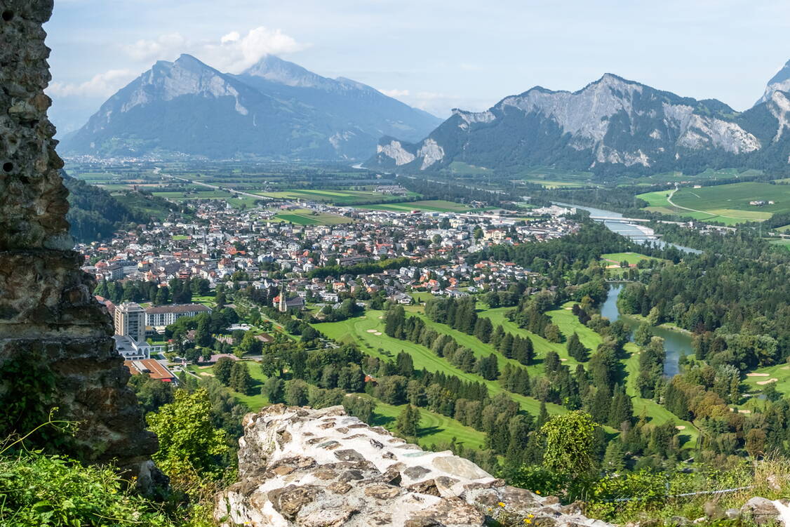 Zoom: Wasserwege und Schluchten am Rhein - Sicht auf Bad Ragaz