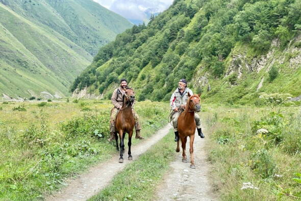 Zoom: Georgien - das Pferd ist ein gutes Transportmittel