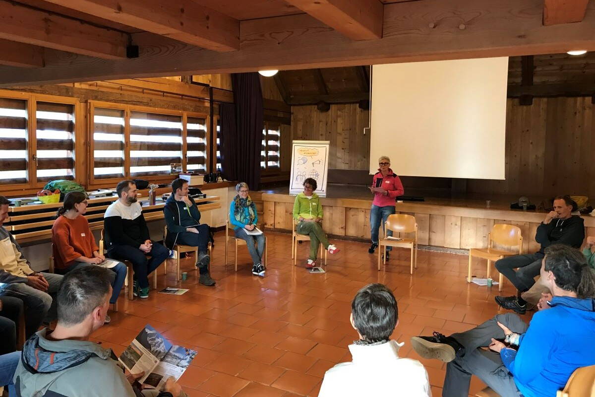 Zoom: Reiseleiter:innen-Treffen 2025