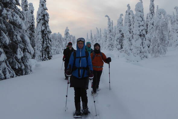Zoom: Rafaela Bregy auf Schneeschuhtouren in Finnisch Lappland